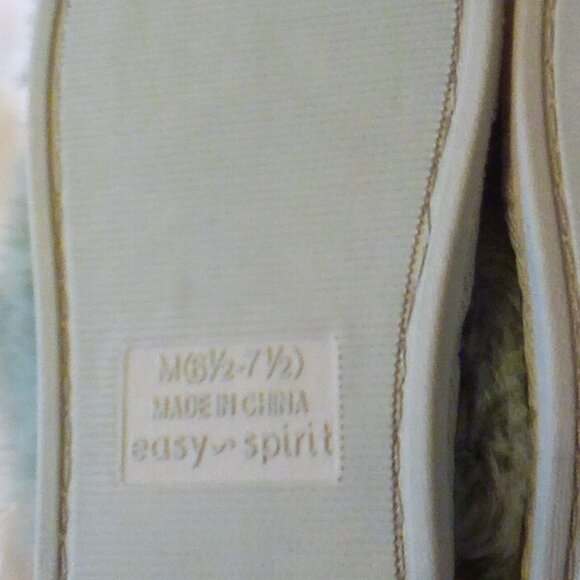 Easy Spirit blue/gray fuzzy slippers new never used size 6 1/2 to 7 1/2 - Picture 7 of 7